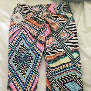 NWT bitsy bottom beautiful Capri yoga leggings!